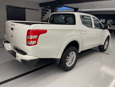 Mitsubishi L200 Tri. Outd. GLX 2.4 CD 4x4 Die. Mec.