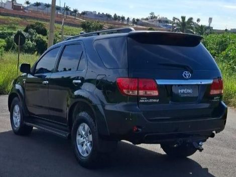 Toyota Hilux SW4 SRV D4-D 4x4 3.0 TDI Dies. Aut