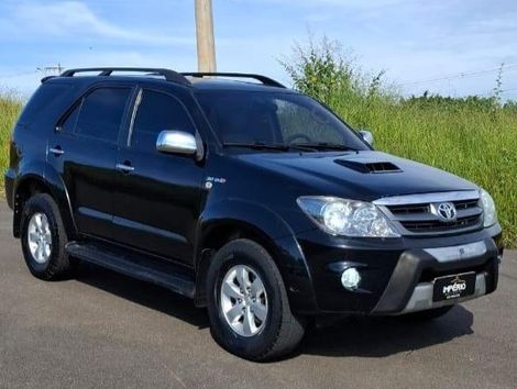 Toyota Hilux SW4 SRV D4-D 4x4 3.0 TDI Dies. Aut