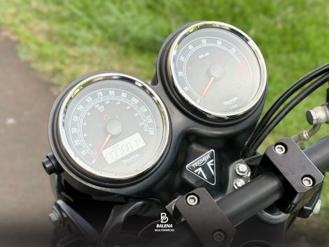 TRIUMPH BONNEVILLE T100 