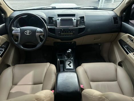 Toyota Hilux SW4 SRV D4-D 4x4 3.0 TDI Dies. Aut