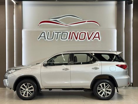 Toyota Hilux SW4 SRX 4x4 2.8 TDI 16V Dies. Aut.