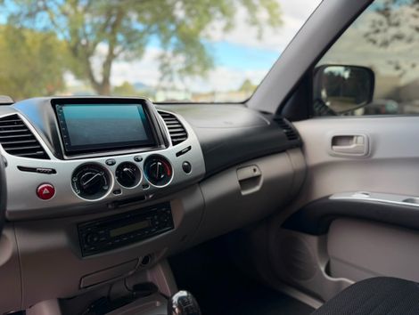 Mitsubishi L200 Triton HLS 2.4 Flex 16V CD Mec.