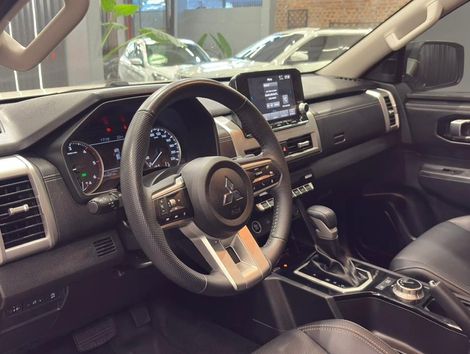 Mitsubishi Triton HPE-S 2.4 CD 4x4 TB Diesel Aut.