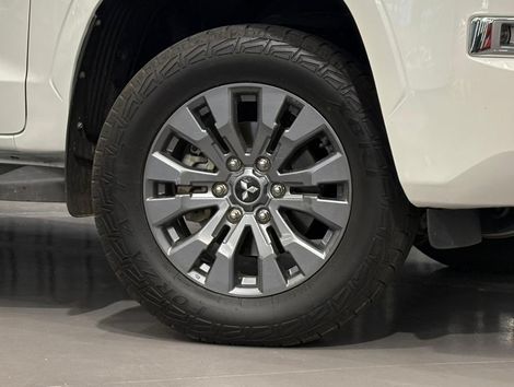 Mitsubishi Triton HPE-S 2.4 CD 4x4 TB Diesel Aut.