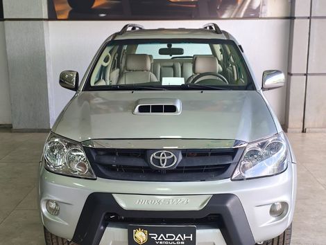 Toyota Hilux SW4 SRV D4-D 4x4 3.0 TDI Dies. Aut