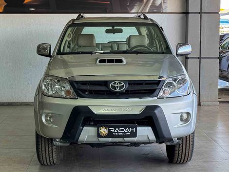 Toyota Hilux SW4 SRV D4-D 4x4 3.0 TDI Dies. Aut