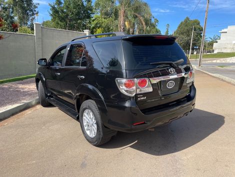 Toyota Hilux SW4 SRV D4-D 4x4 3.0 TDI Dies. Aut