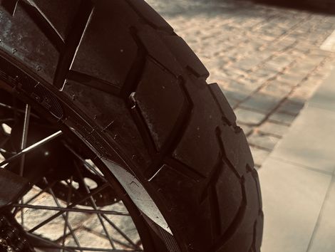 Royal Enfield Himalayan 450 Mid