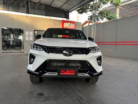 Toyota Hilux SW4 Diamond 2.8 TB 4x4 Die. Aut.