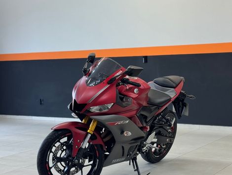YAMAHA YZF R-3 321/ABS