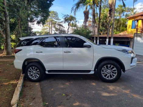 Toyota Hilux SW4 SRX 4x4 2.8 TDI 16V Dies. Aut.