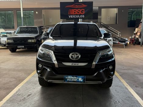 Toyota Hilux SW4 SRX 4x4 2.8 TDI 16V Dies. Aut.