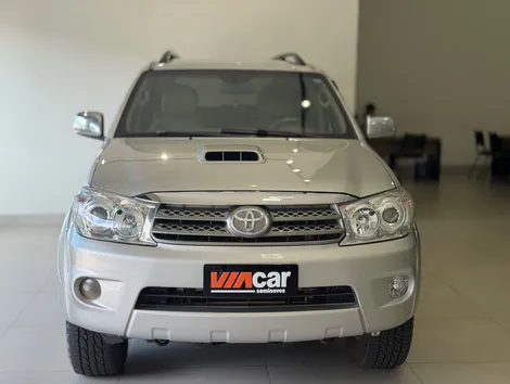 Toyota SW4 Srv D4 D 4X4 3.0 TDI Dies Automático - foto 2