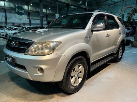 Toyota Hilux SW4 SRV D4-D 4x4 3.0 TDI Dies. Aut