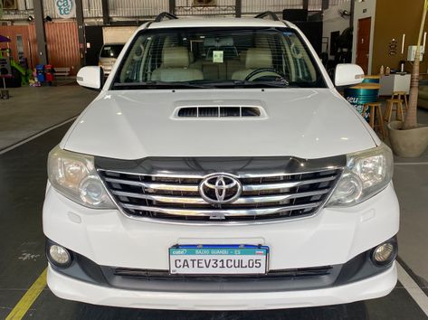 Toyota Hilux SW4 SRV D4-D 4x4 3.0 TDI Dies. Aut