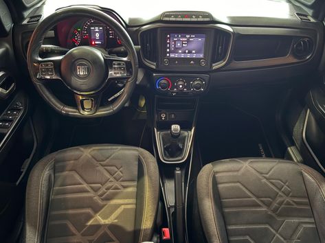 Fiat Strada Volcano 1.3 Flex 8V CD