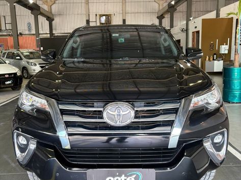 Toyota Hilux SW4 SRX 4x4 2.8 TDI 16V Dies. Aut.