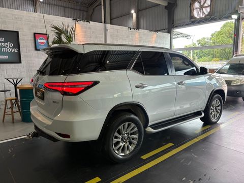 Toyota Hilux SW4 SRX 4x4 2.8 TDI 16V Dies. Aut.