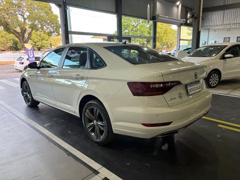 VolksWagen JETTA R-Line 250 TSI 1.4 Flex 16V Aut.