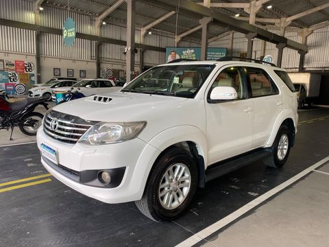 Toyota Hilux SW4 SRV D4-D 4x4 3.0 TDI Dies. Aut