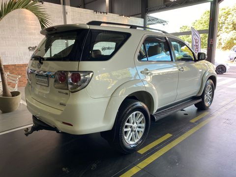 Toyota Hilux SW4 SRV D4-D 4x4 3.0 TDI Dies. Aut