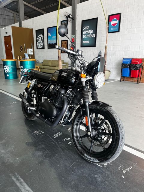 Royal Enfield Interceptor 650 Standard