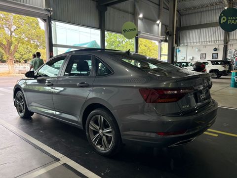 VolksWagen JETTA R-Line 250 TSI 1.4 Flex 16V Aut.