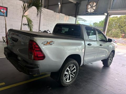 Toyota Hilux CD 4x4 2.8 Diesel Mec.