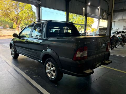 Fiat Strada Trekking 1.6 16V Flex CD