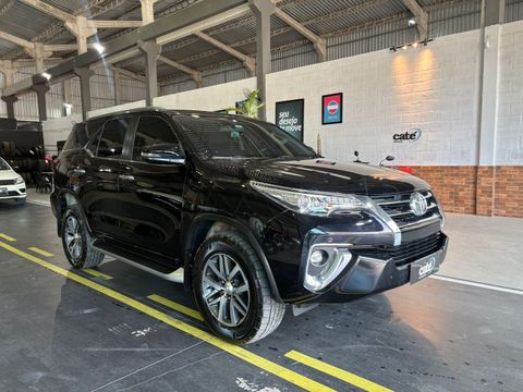 Toyota Hilux SW4 SRX 4x4 2.8 TDI 16V Dies. Aut.