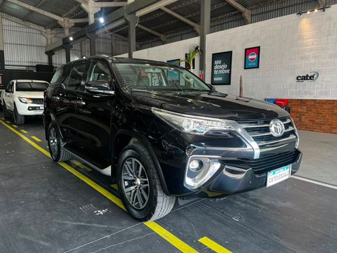 Toyota Hilux SW4 SRX 4x4 2.8 TDI 16V Dies. Aut.