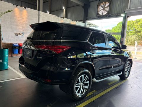 Toyota Hilux SW4 SRX 4x4 2.8 TDI 16V Dies. Aut.