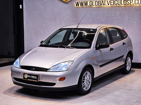 Ford Focus 1.8 16V 5p