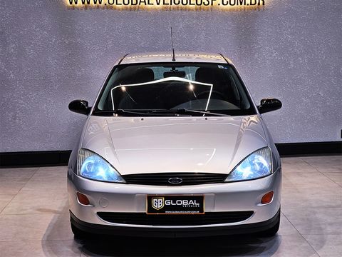 Ford Focus 1.8 16V 5p