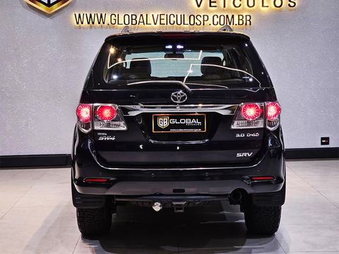 Toyota Hilux SW4 SRV D4-D 4x4 3.0 TDI Dies. Aut