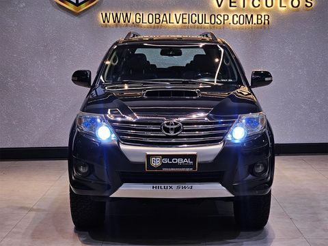 Toyota Hilux SW4 SRV D4-D 4x4 3.0 TDI Dies. Aut