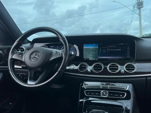 Mercedes E-250 Exclusive 2.0 TB 211cv Aut.