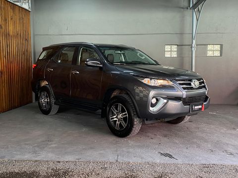 Toyota Hilux SW4 SRV 4x2 2.7 Flex 16V Aut.