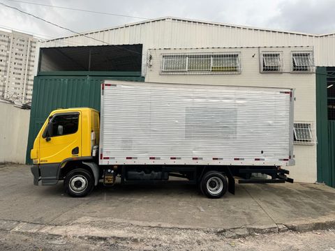 MERCEDES-BENZ Accelo 815 2p (diesel) (E5)