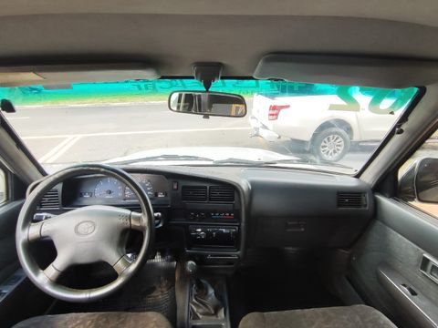Toyota Hilux CD SRV 4x2 3.0 8V 90cv Diesel