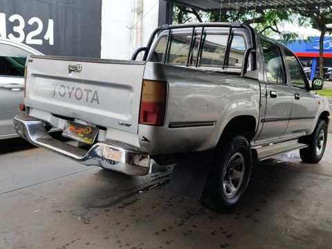 Toyota Hilux CD SRV 4x2 3.0 8V 90cv Diesel