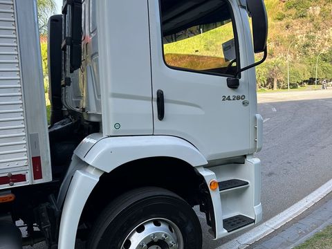 VOLKSWAGEN 24-280 E Constel. 8x2 2p (diesel)(E5)