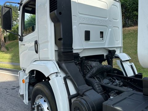 VOLKSWAGEN 24-250 E Constellation 3-Eixos 2p (diese