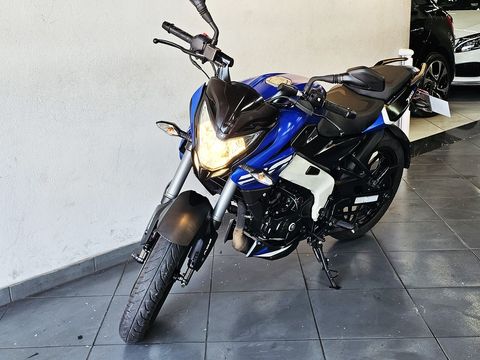 BAJAJ DOMINAR 200