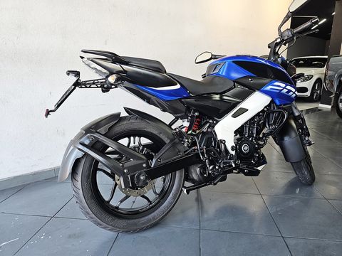 BAJAJ DOMINAR 200