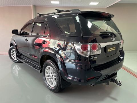 Toyota Hilux SW4 SRV D4-D 4x4 3.0 TDI Dies. Aut