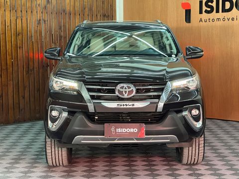 Toyota Hilux SW4 SRX Diamo. 4x4 2.8 TB Die Aut.