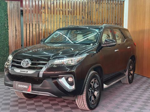 Toyota Hilux SW4 SRX Diamo. 4x4 2.8 TB Die Aut.