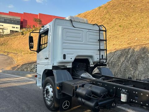 MERCEDES-BENZ Atego 2425 3-Eixos 2p (diesel)
